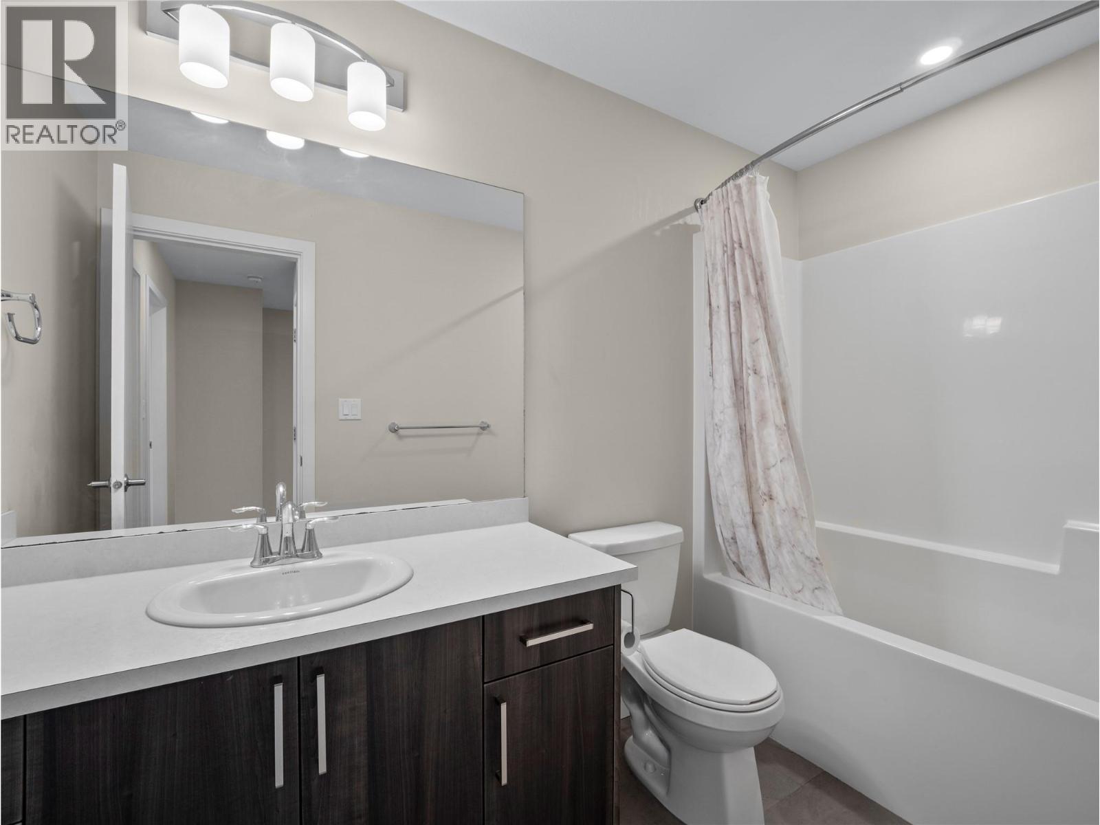 #15 2081 11 Avenue NE - 27
