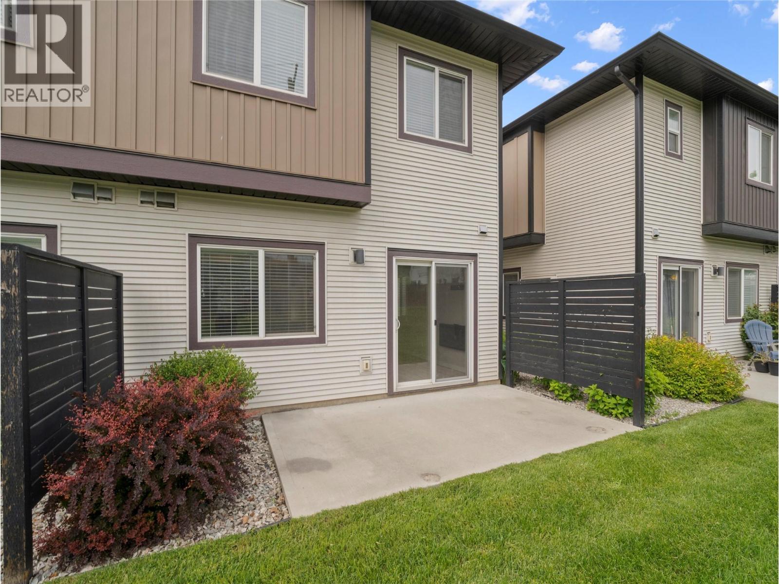 #15 2081 11 Avenue NE - 31