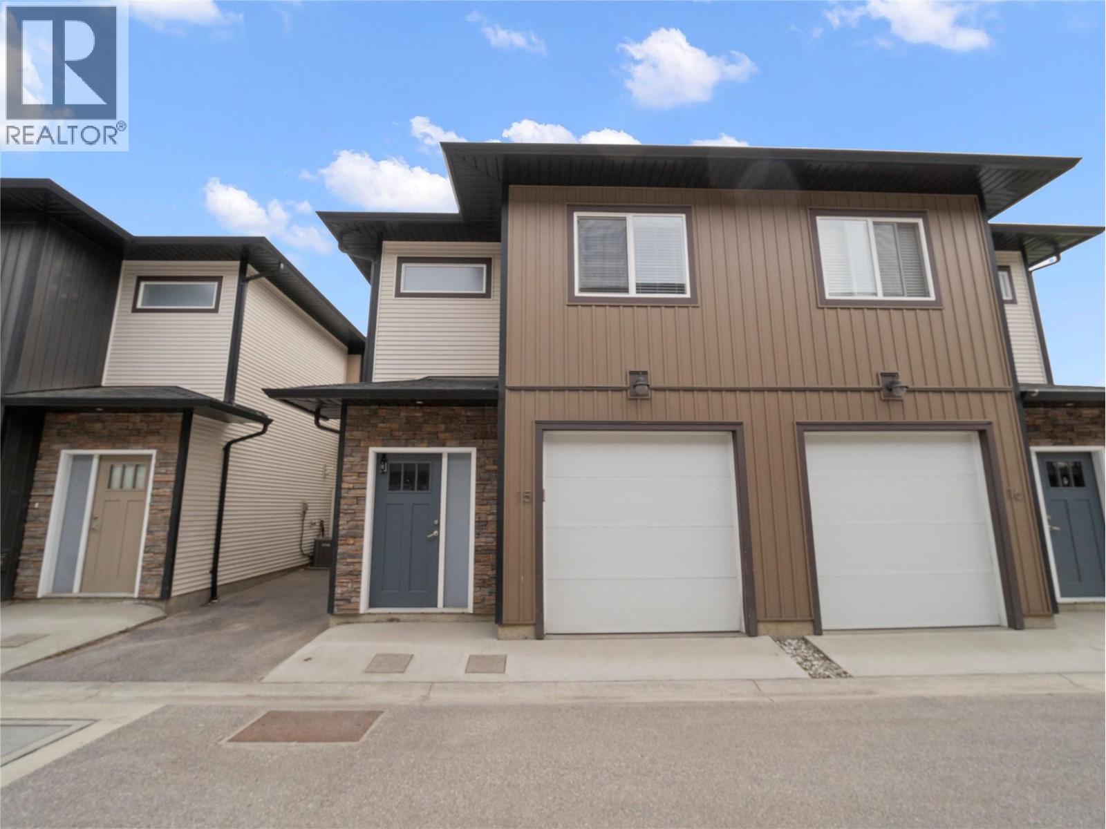 #15 2081 11 Avenue NE - 32
