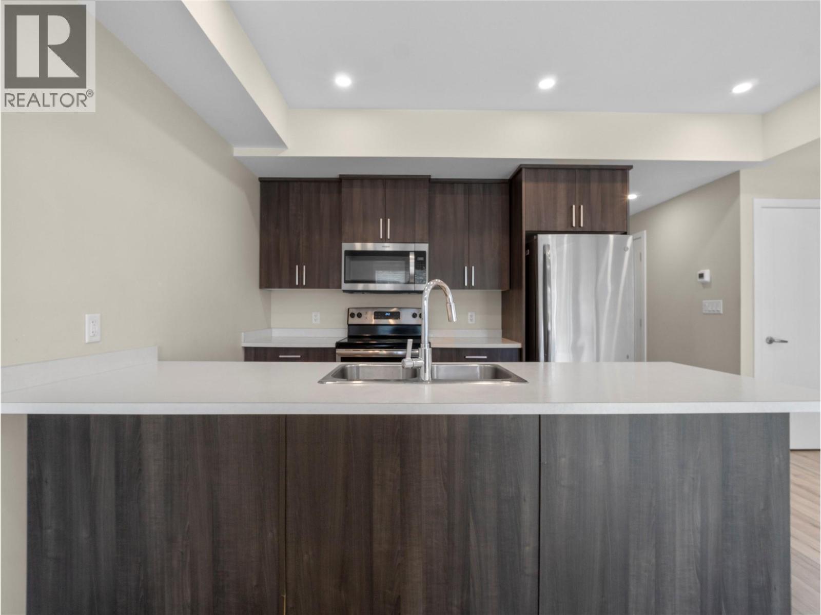 #15 2081 11 Avenue NE - 8