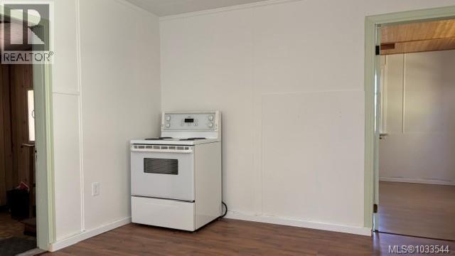 5835 Island Hwy N - 6