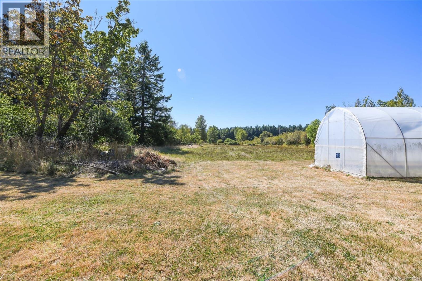 5835 Island Hwy N - 16