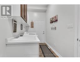 Eating area - 15 Oakhaven Road, Brampton, ON L6P2Y3 Photo 10