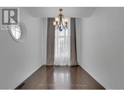 Family room - 15 Oakhaven Road, Brampton, ON L6P2Y3 Photo 8