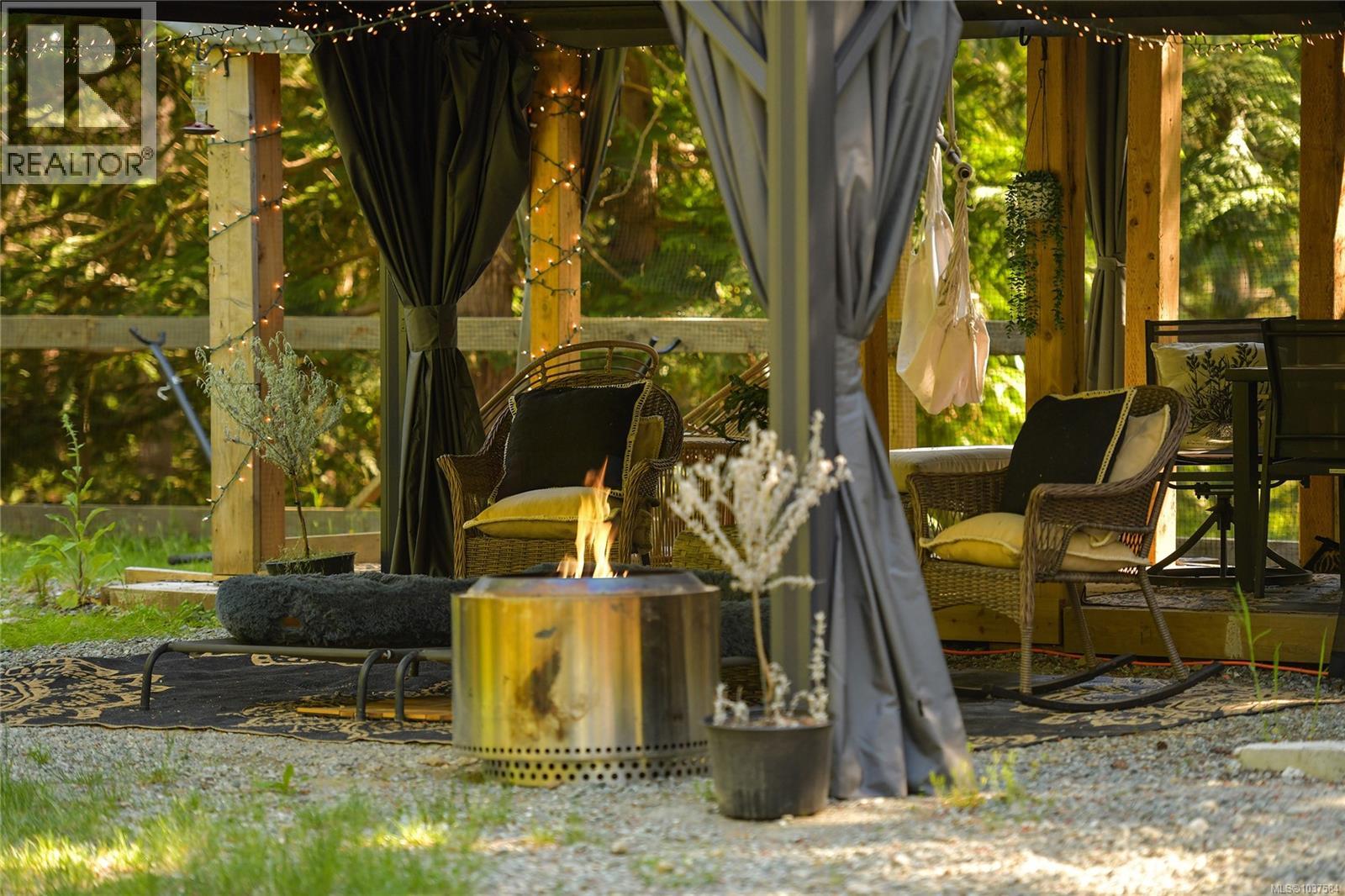  506 Bluff Way, Mayne Island