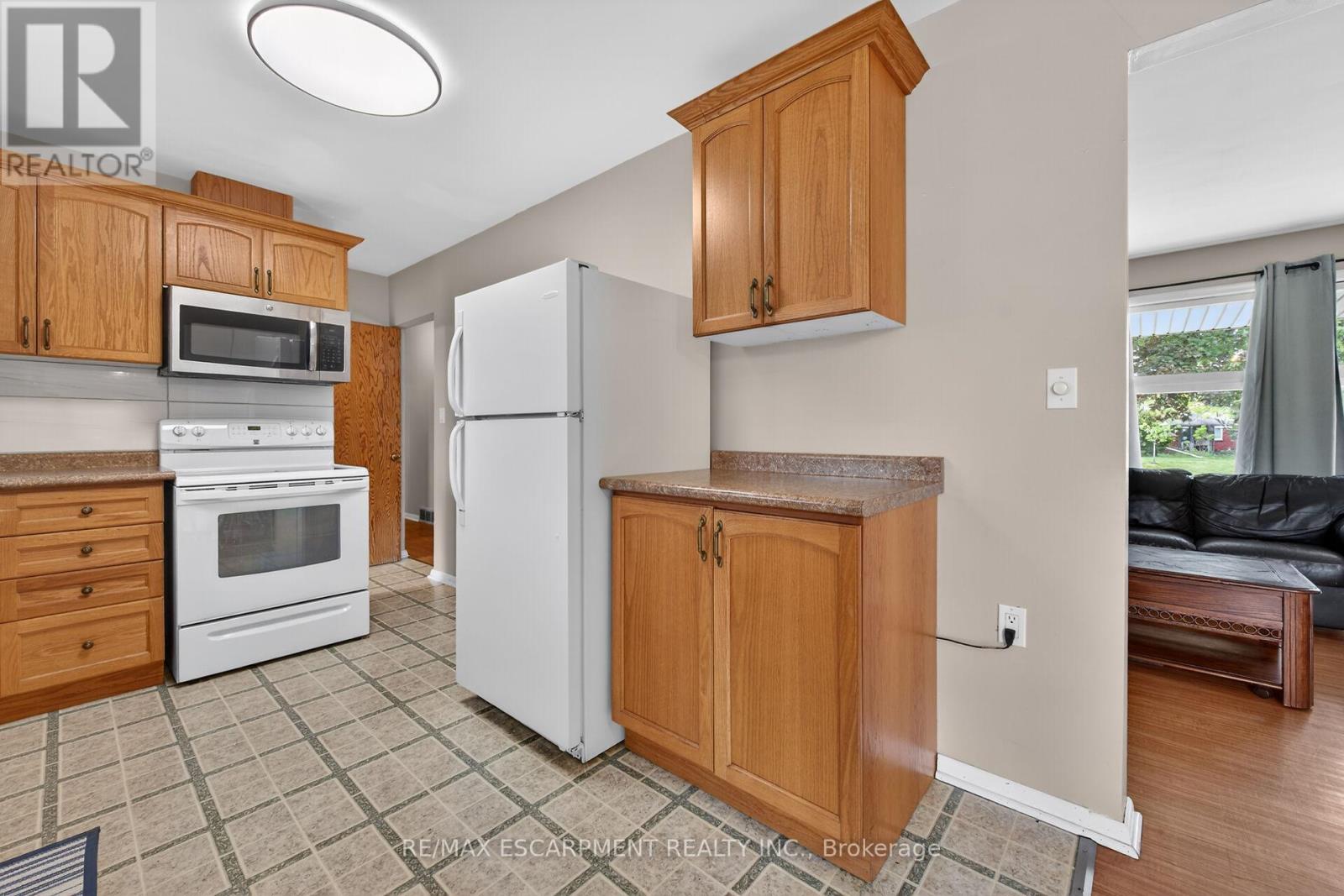31 LARCHWOOD DRIVE - 17