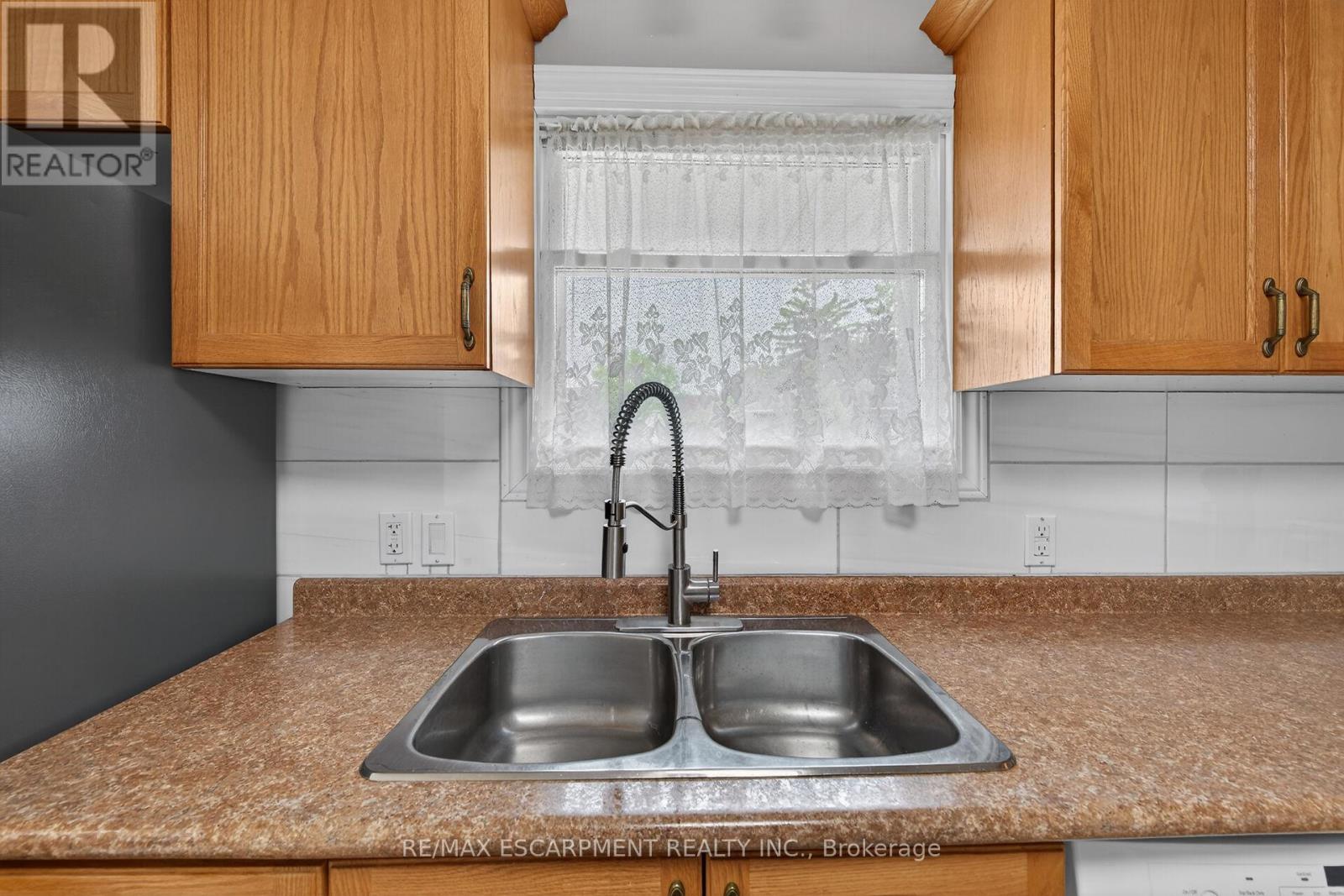 31 LARCHWOOD DRIVE - 18