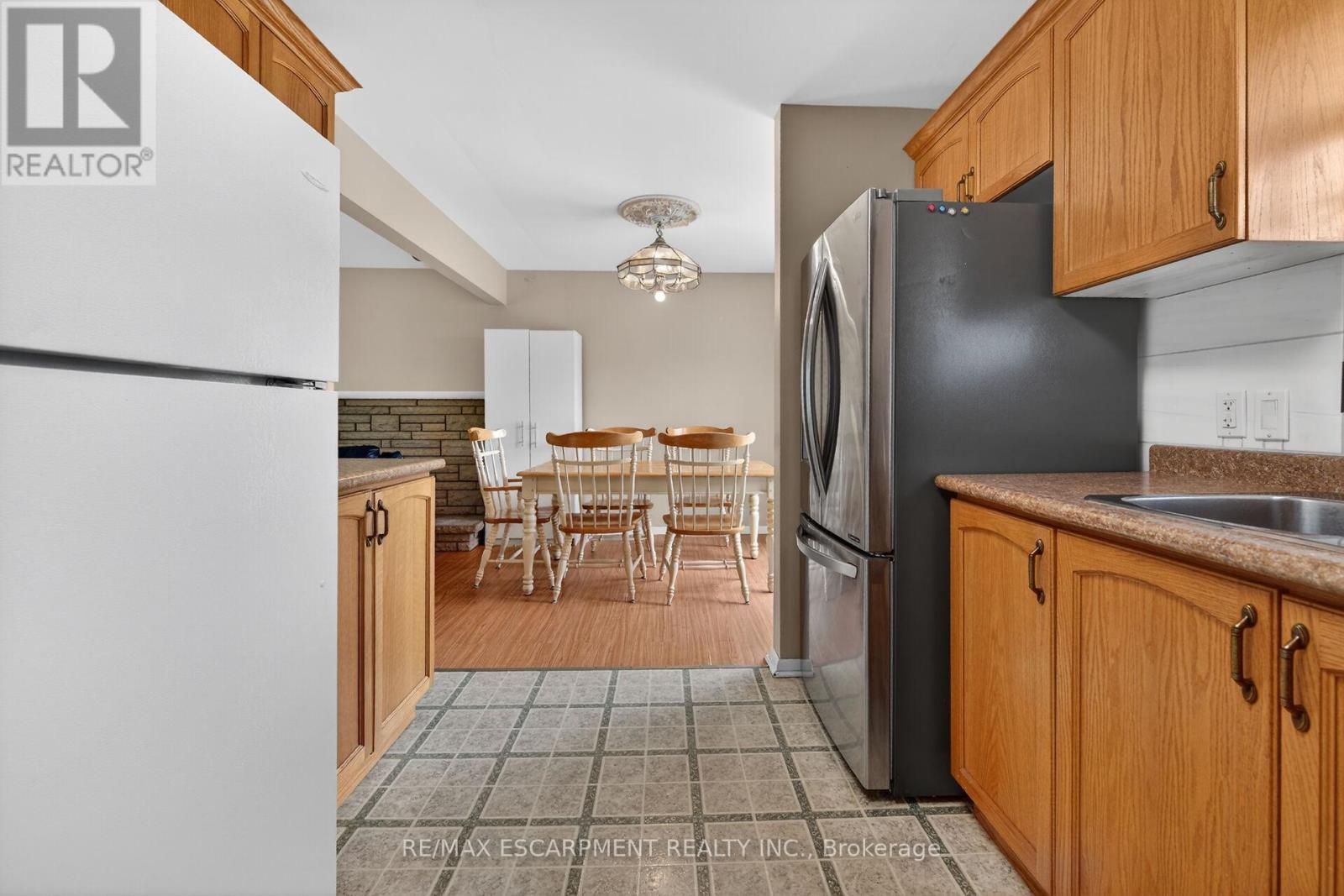 31 LARCHWOOD DRIVE - 19