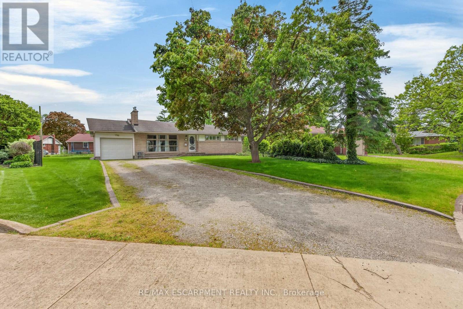 31 LARCHWOOD DRIVE - 3