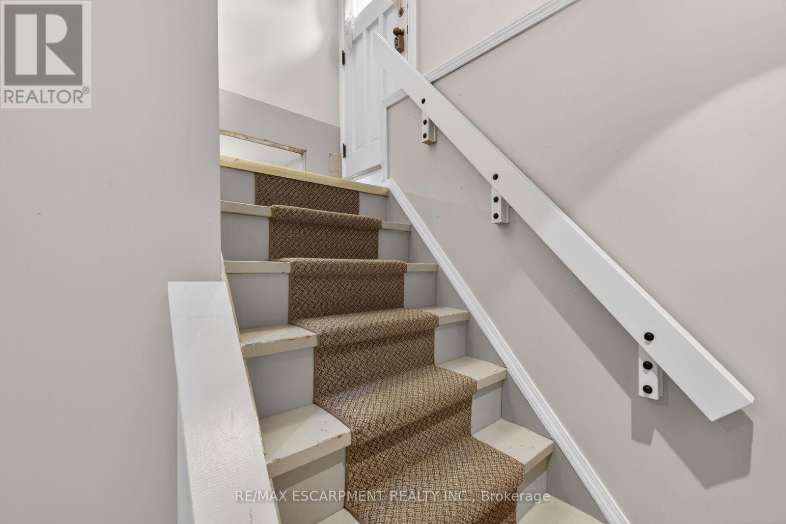 31 LARCHWOOD DRIVE - 30