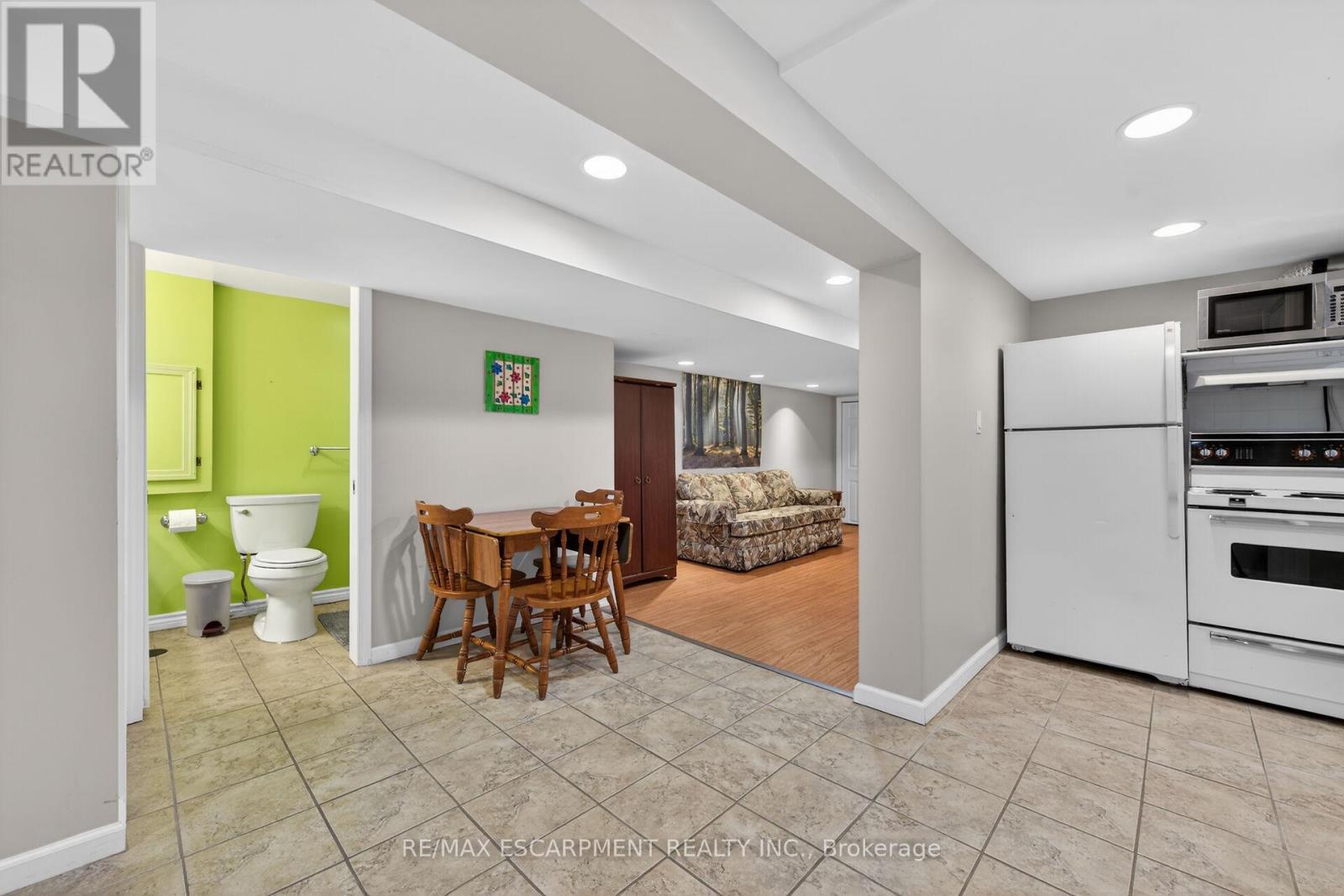 31 LARCHWOOD DRIVE - 31