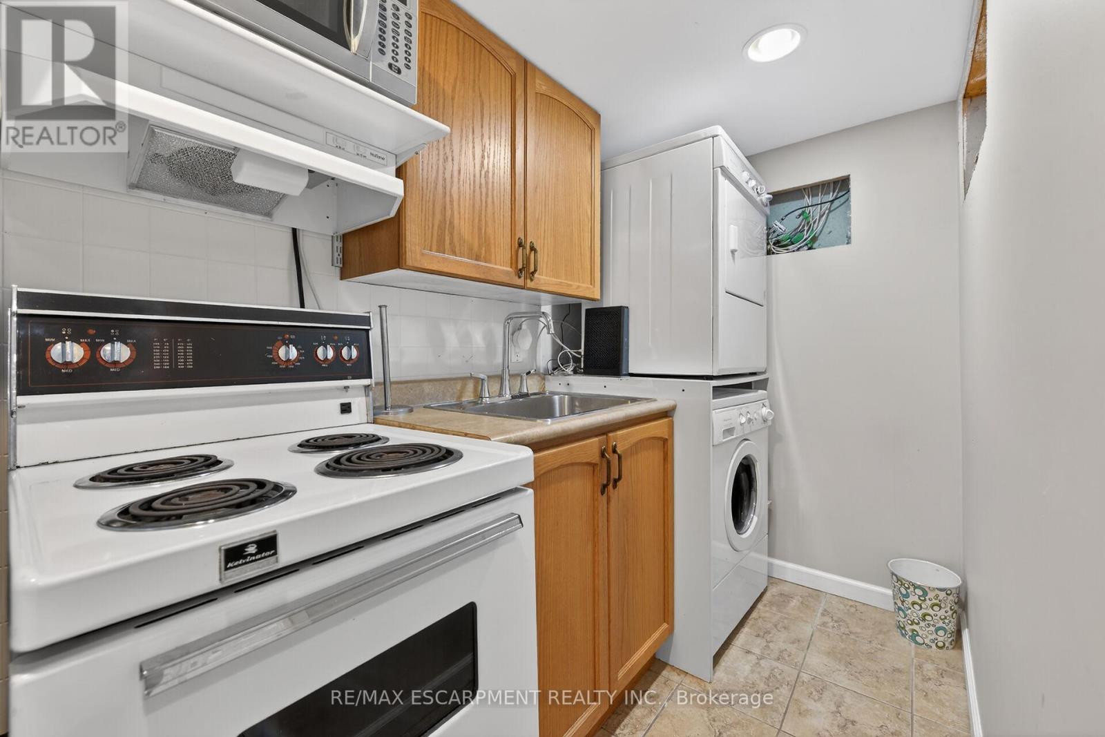 31 LARCHWOOD DRIVE - 33