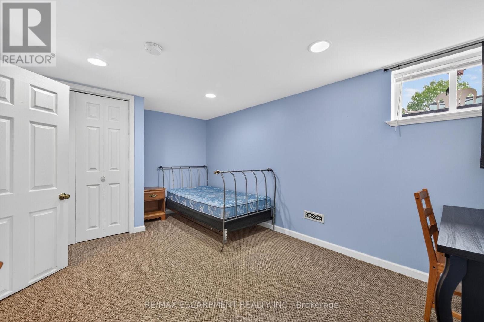 31 LARCHWOOD DRIVE - 38