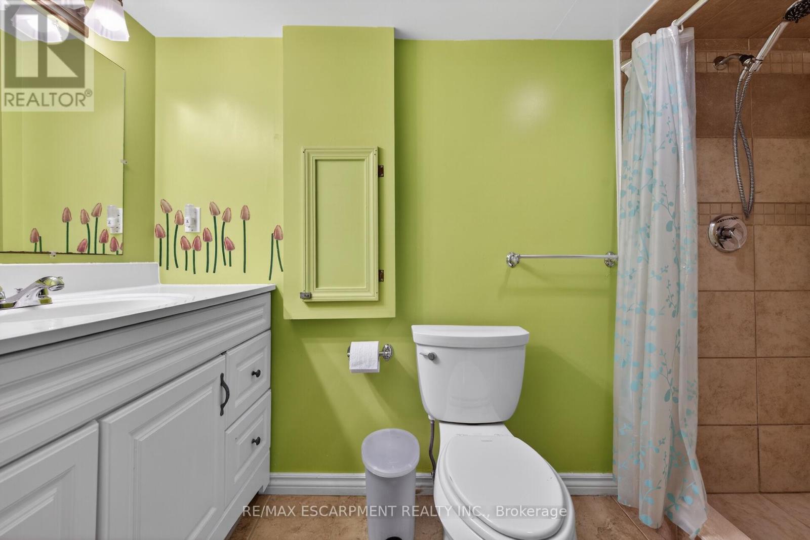 31 LARCHWOOD DRIVE - 40