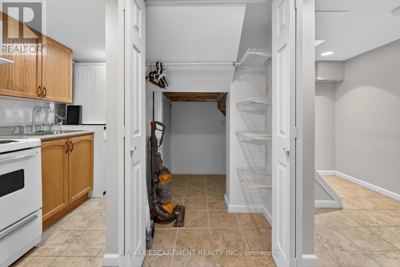 31 LARCHWOOD DRIVE - 44