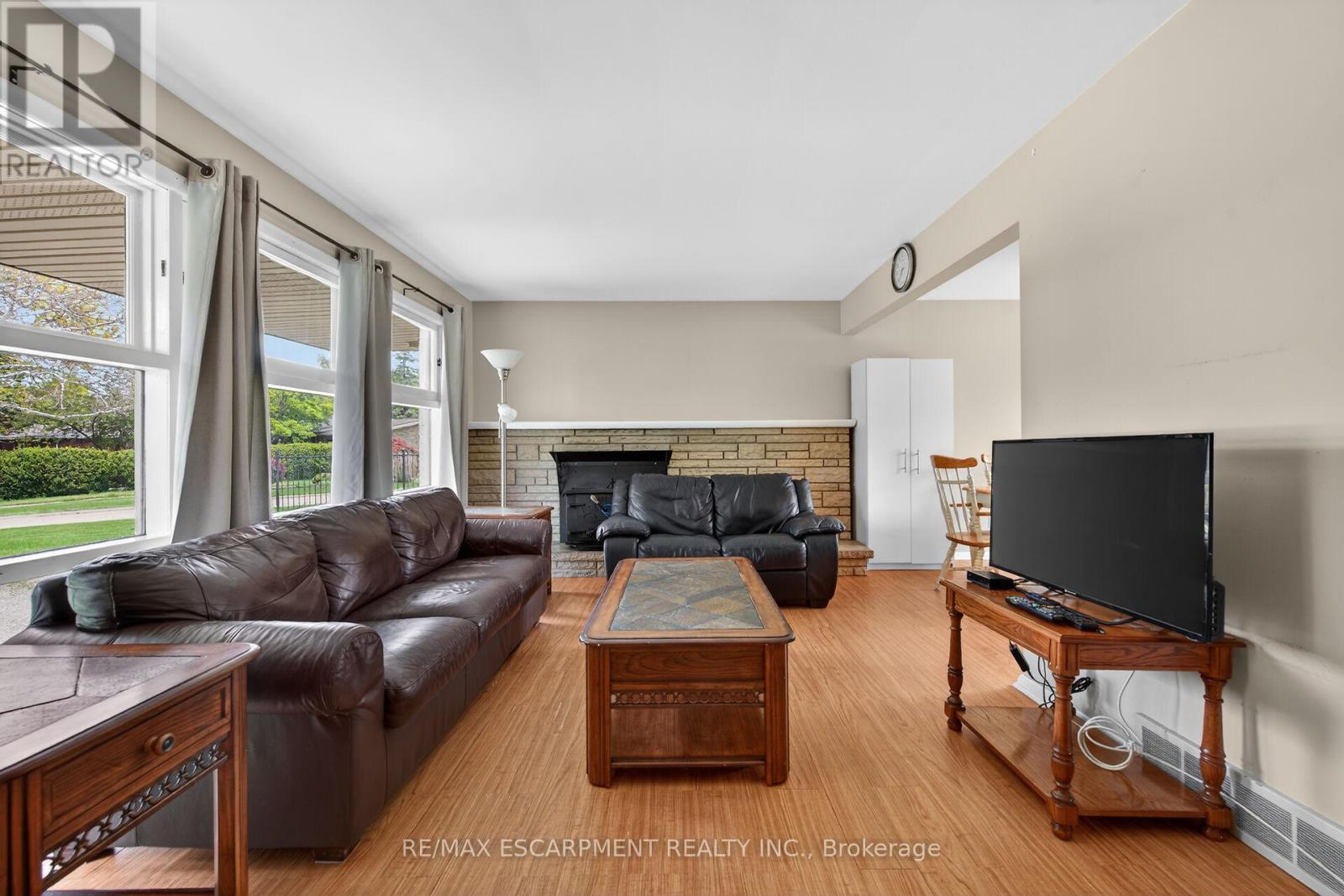 31 LARCHWOOD DRIVE - 6