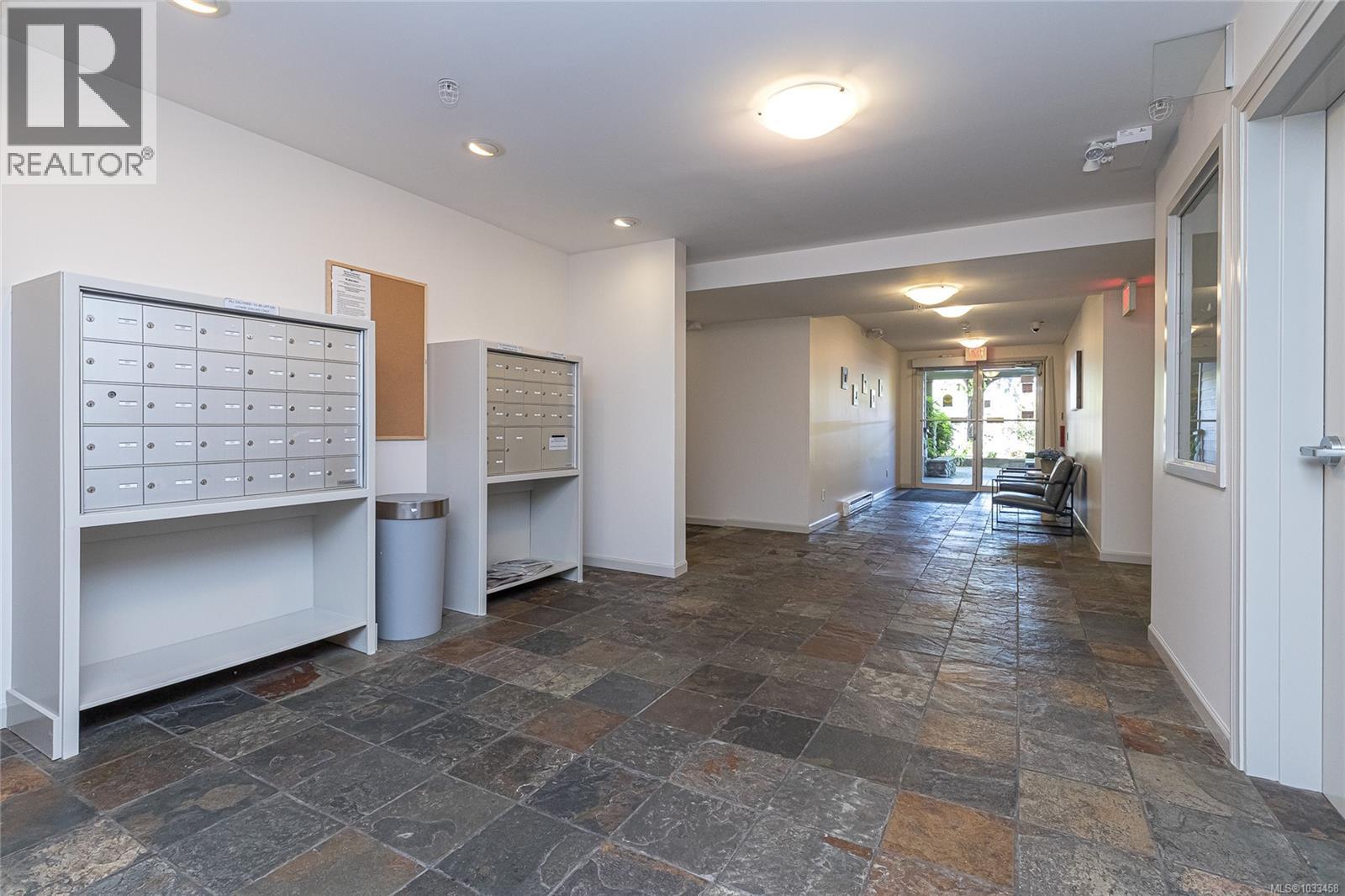 #302 655 Goldstream Ave - 10