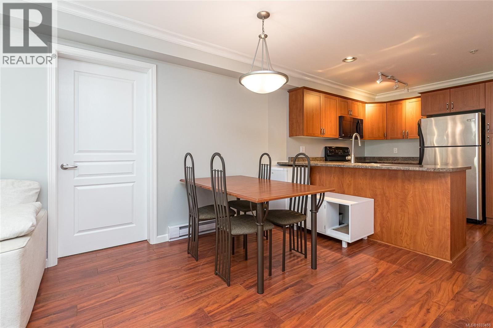#302 655 Goldstream Ave - 15