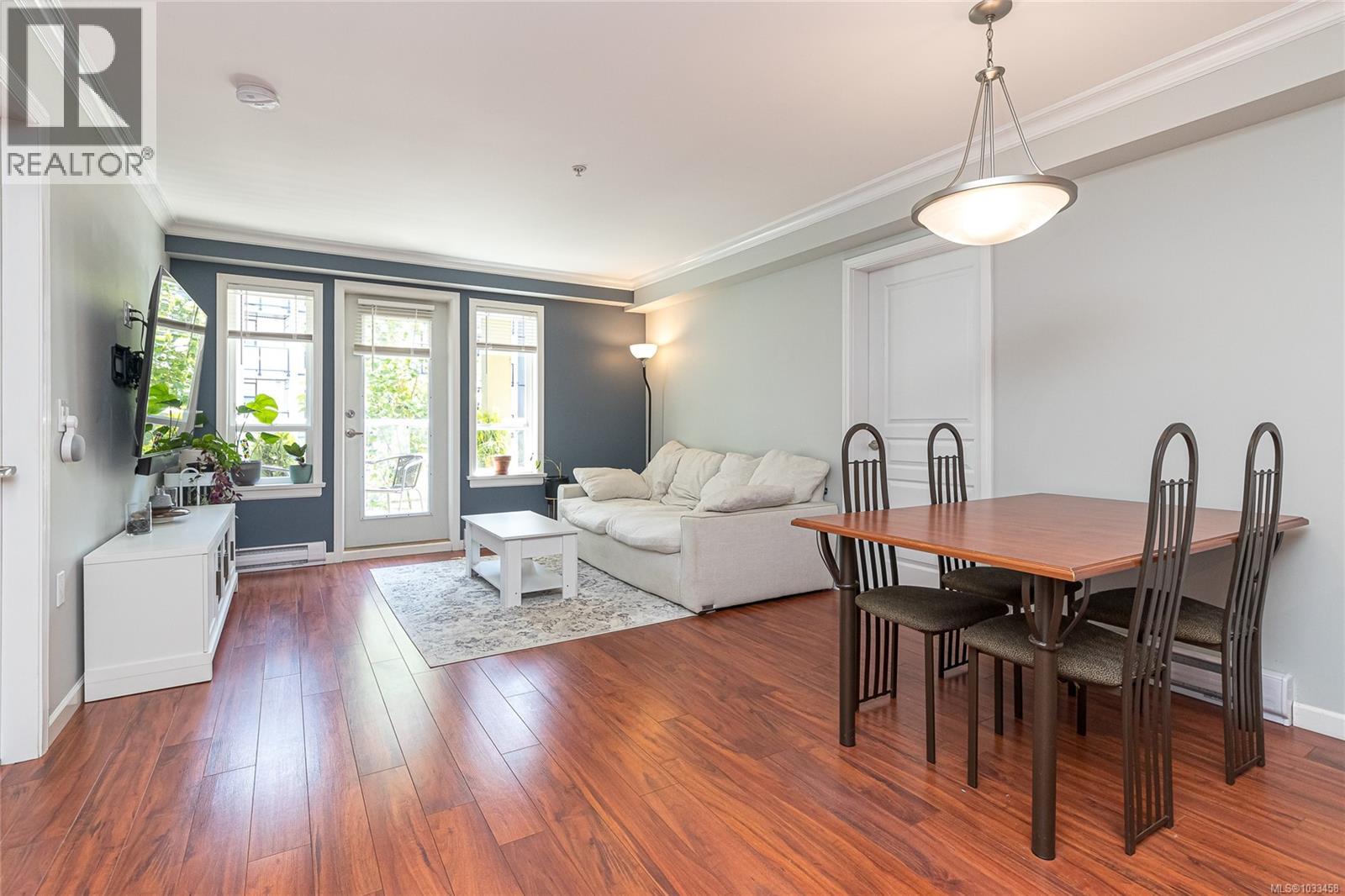 #302 655 Goldstream Ave - 16