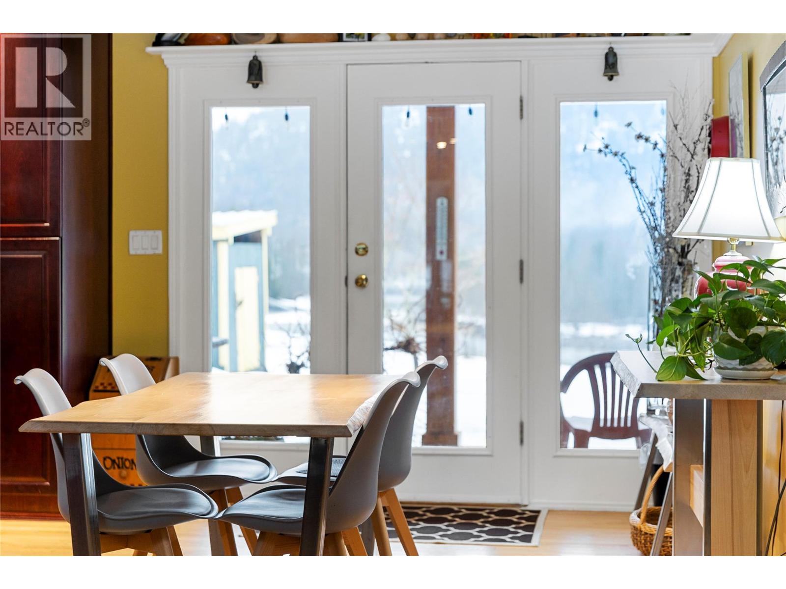 1820 Illecillewaet Road, Revelstoke
