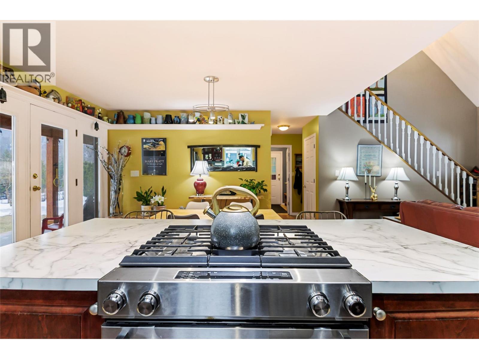 1820 Illecillewaet Road, Revelstoke