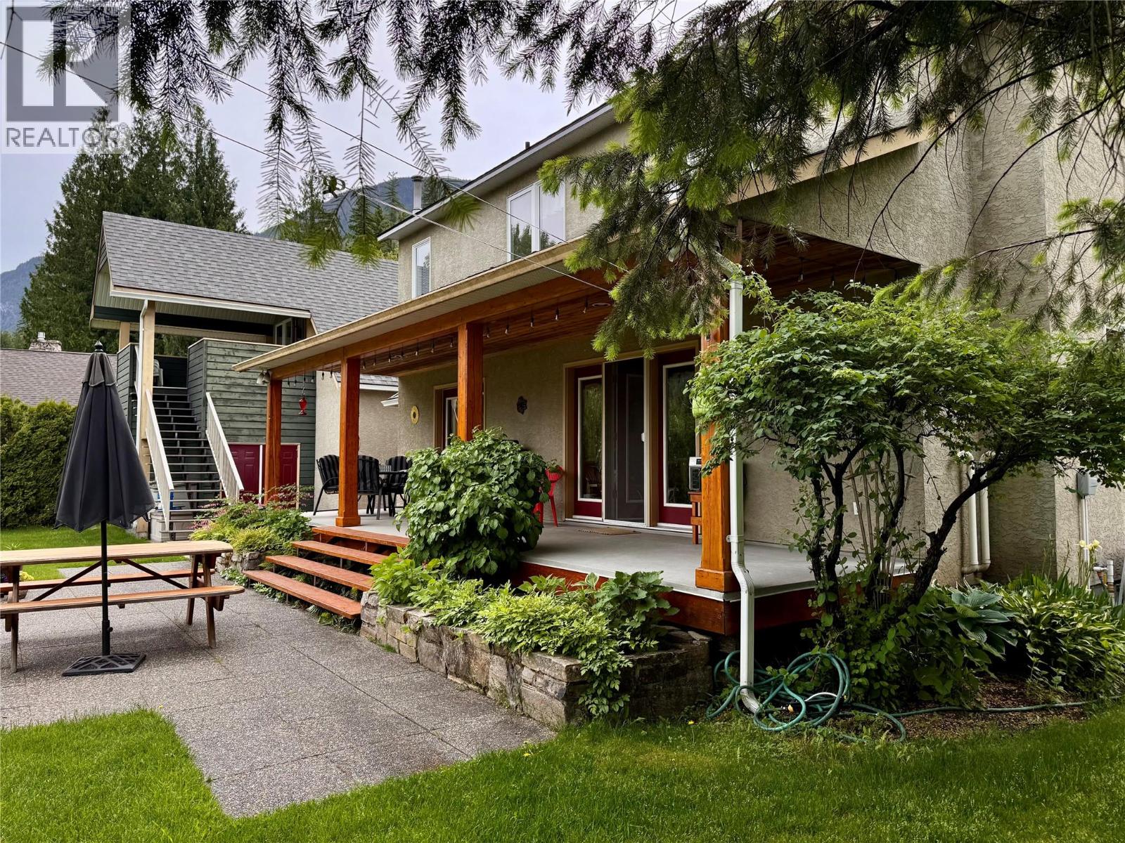 1820 Illecillewaet Road, Revelstoke