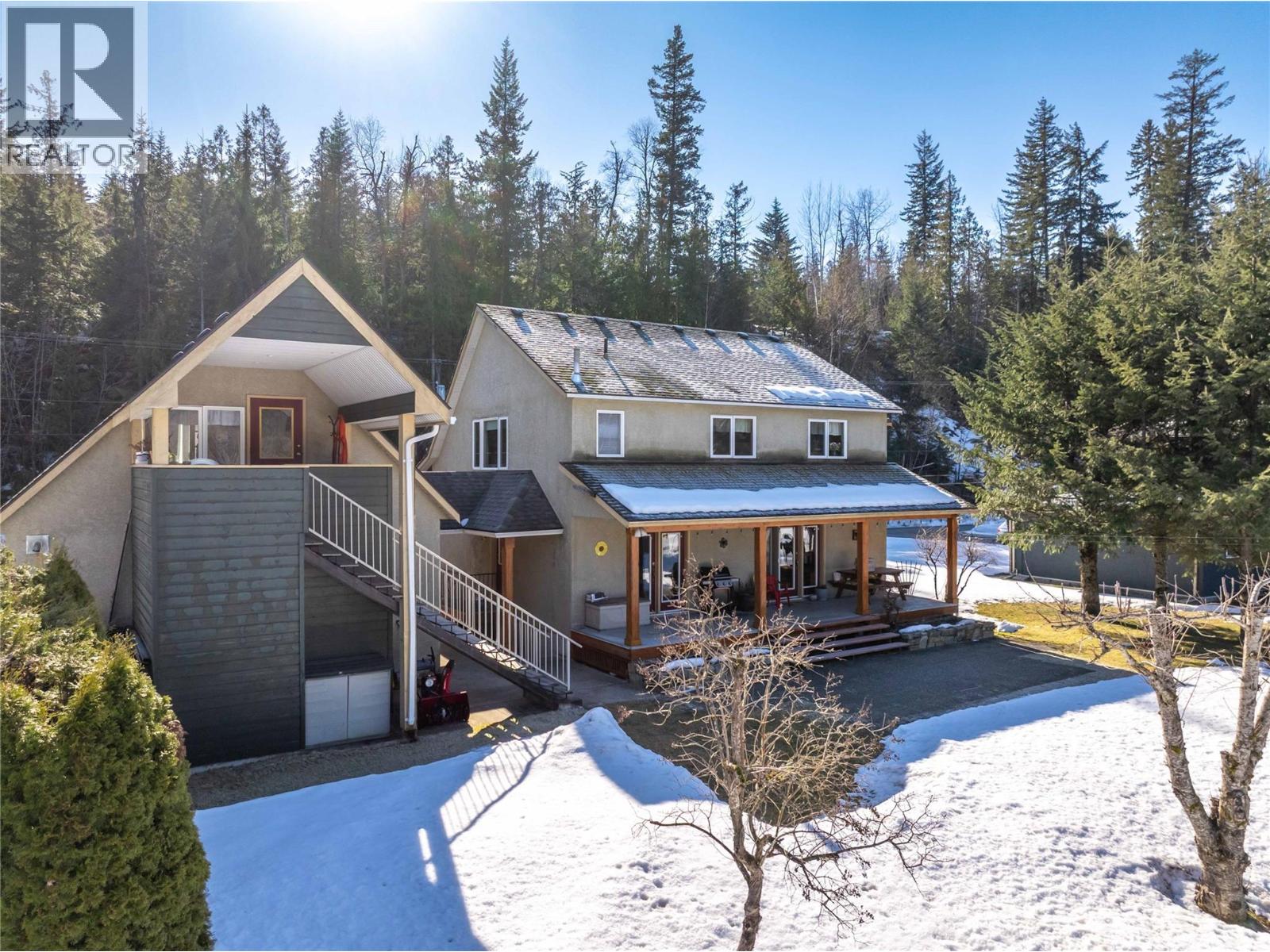1820 Illecillewaet Road, Revelstoke