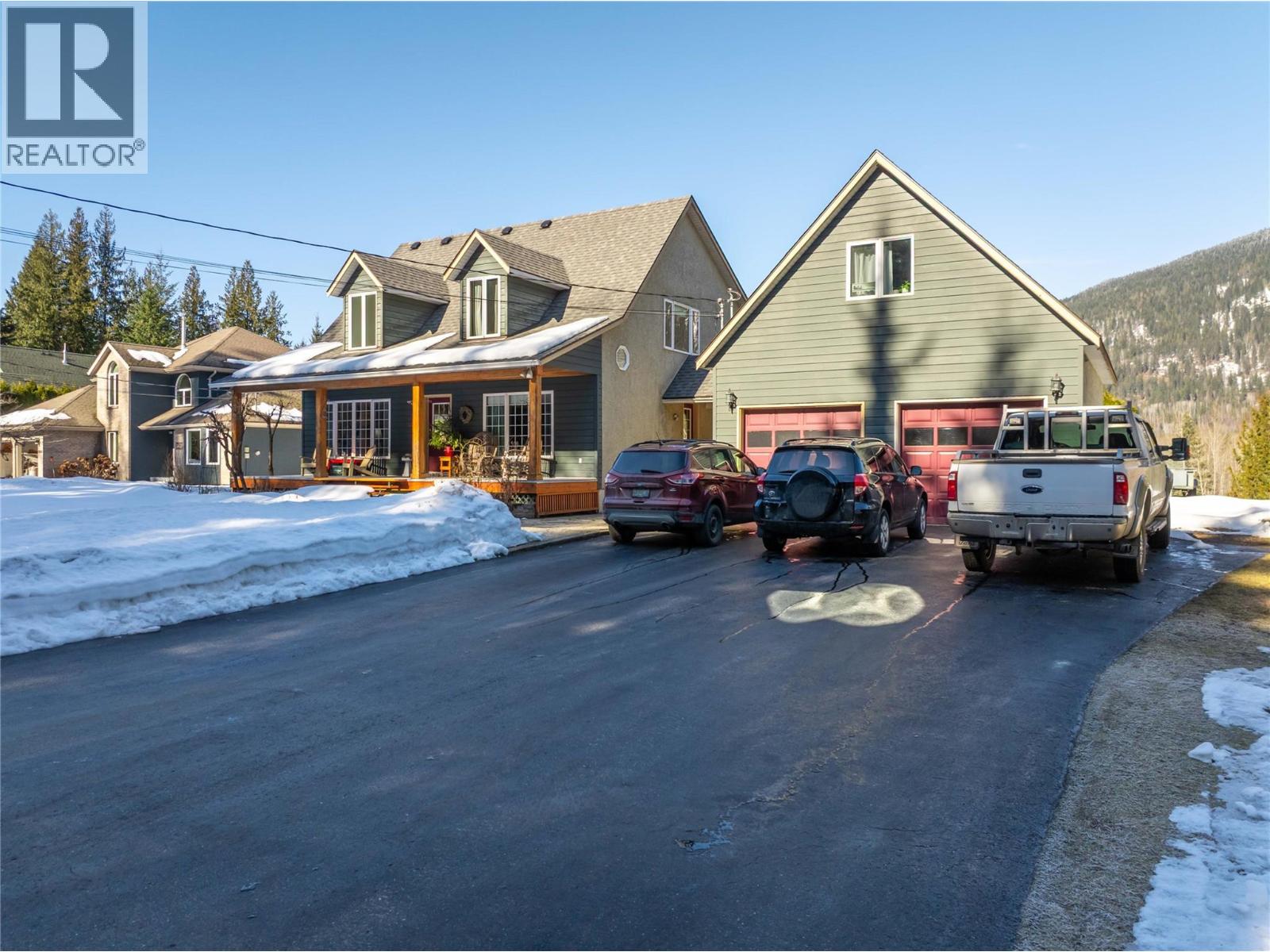 1820 Illecillewaet Road, Revelstoke