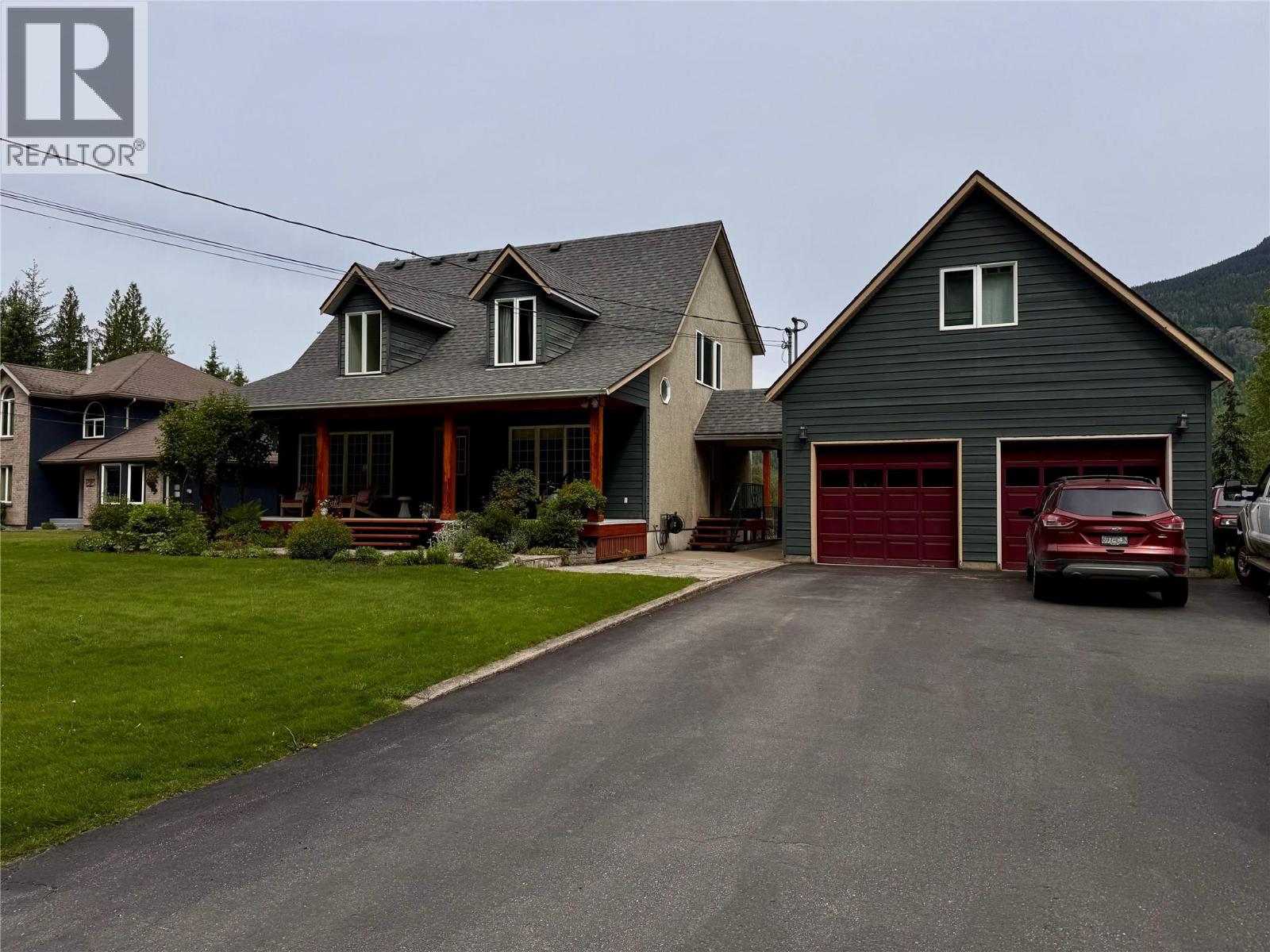 1820 Illecillewaet Road, Revelstoke