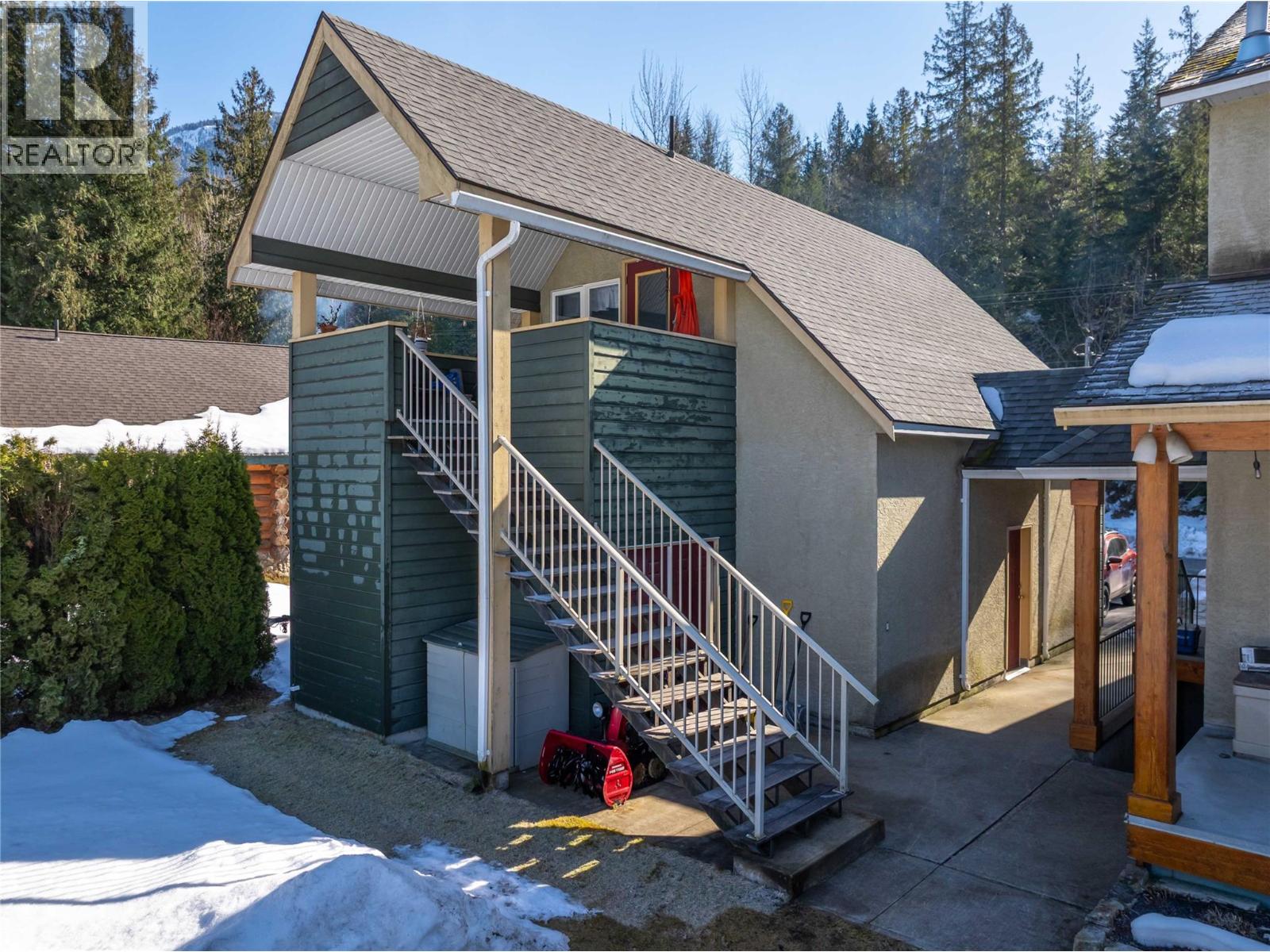 1820 Illecillewaet Road, Revelstoke