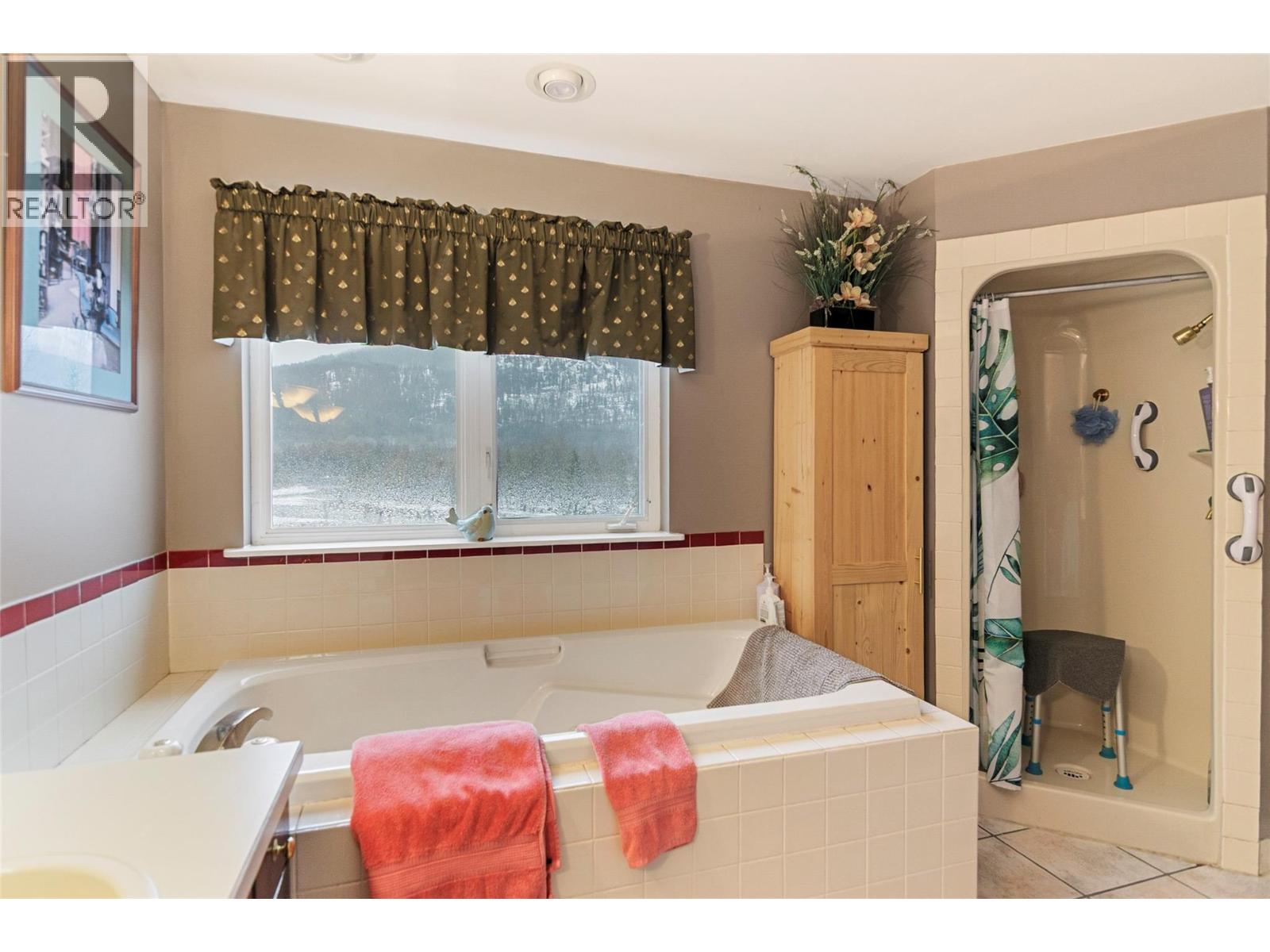 1820 Illecillewaet Road, Revelstoke