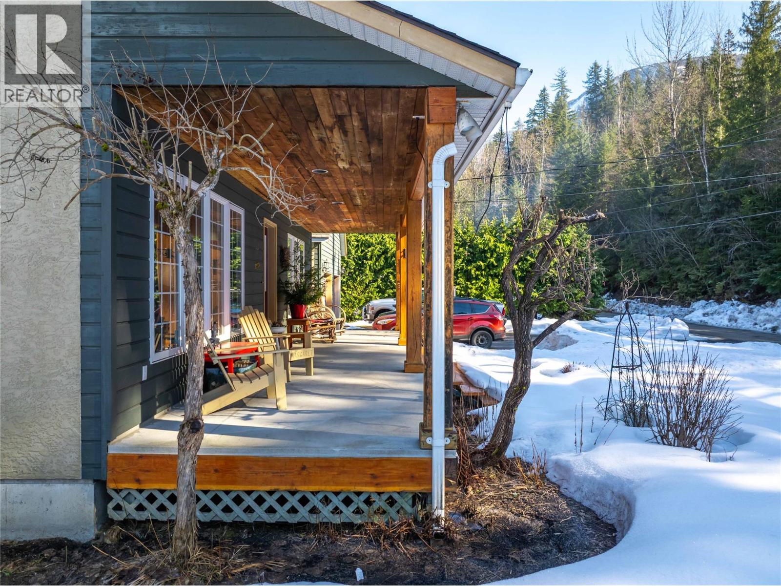 1820 Illecillewaet Road, Revelstoke