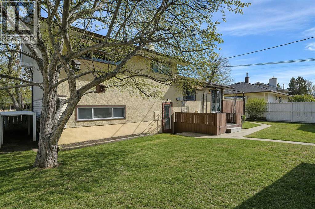 68 West Glen Crescent SW - 44