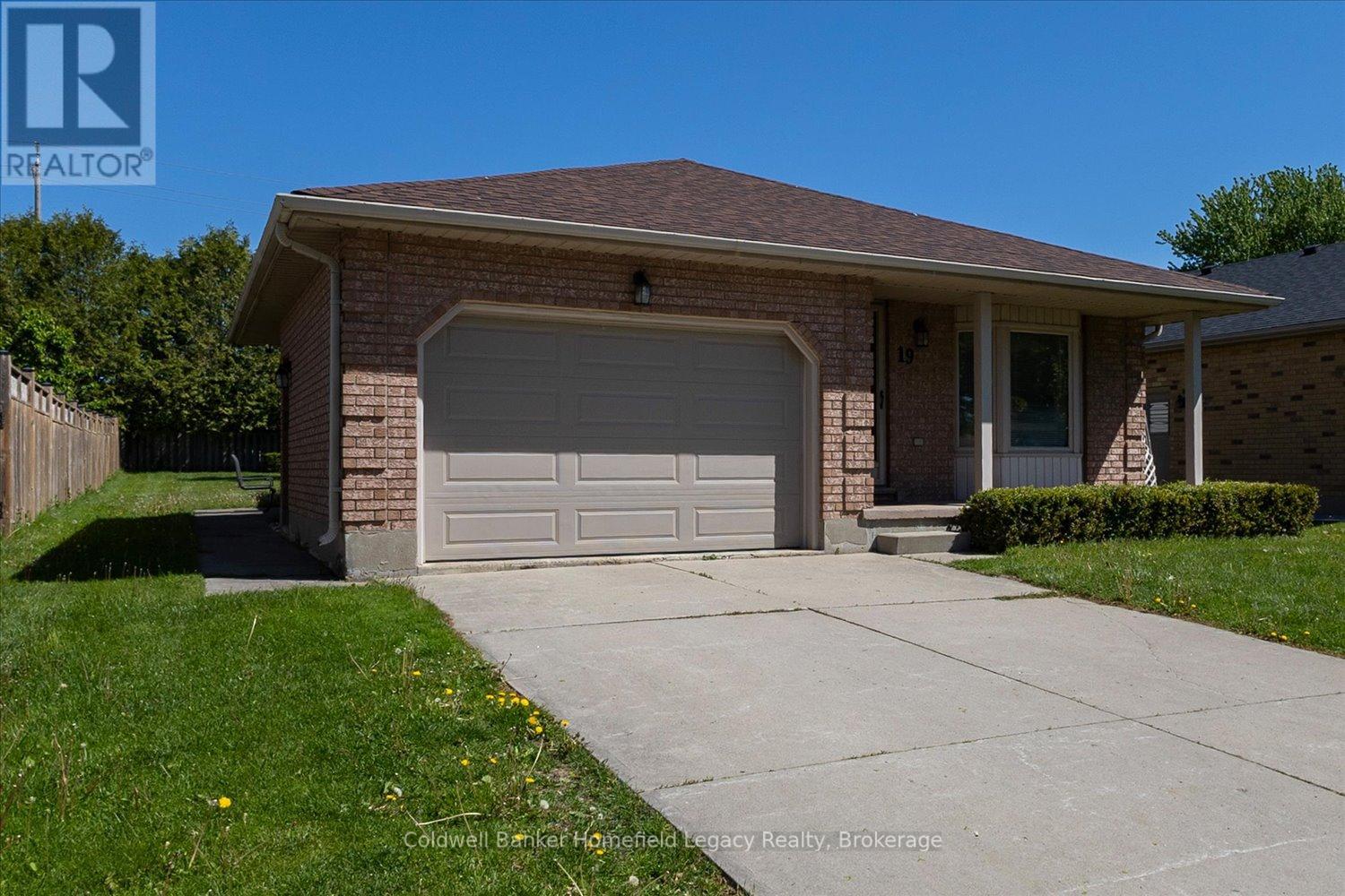 19 MEADOWRIDGE DRIVE - 1