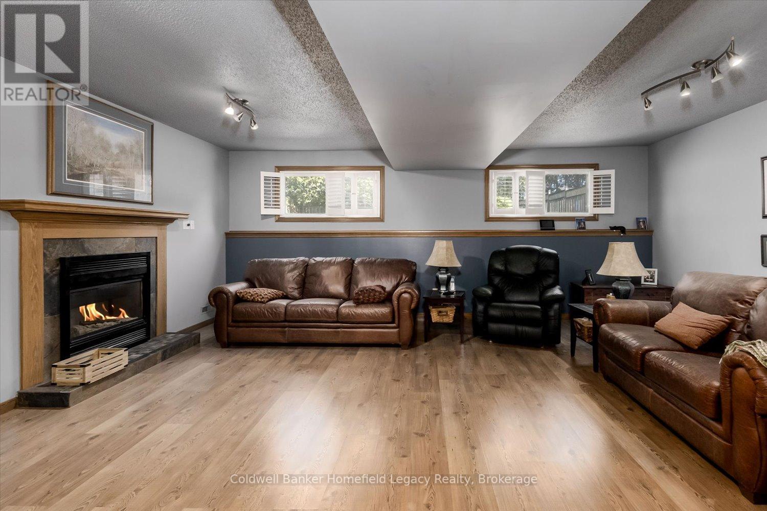 19 MEADOWRIDGE DRIVE - 17