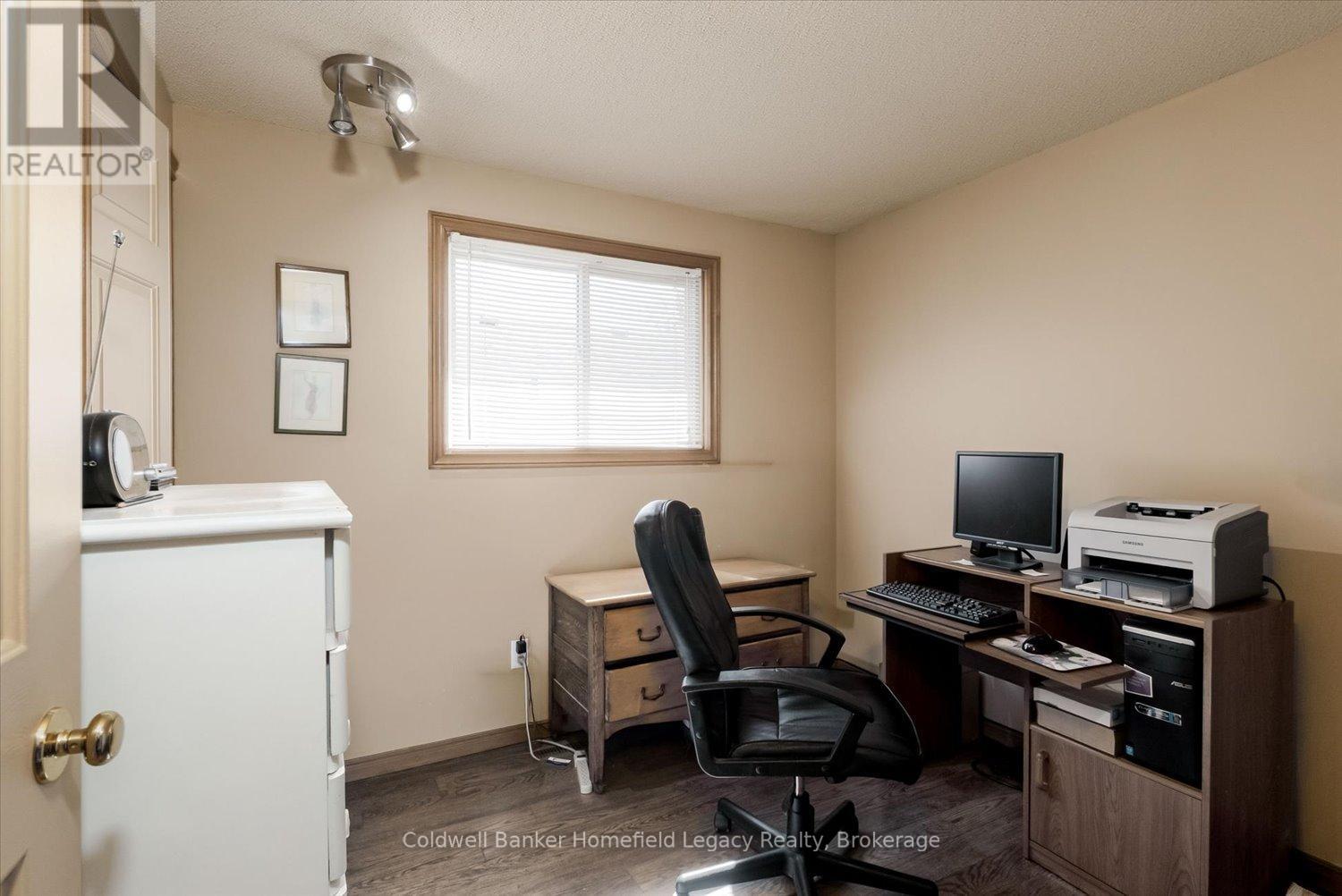19 MEADOWRIDGE DRIVE - 25