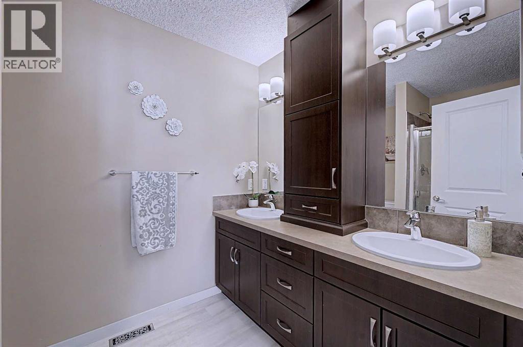 80 Chaparral Valley Crescent SE - 17
