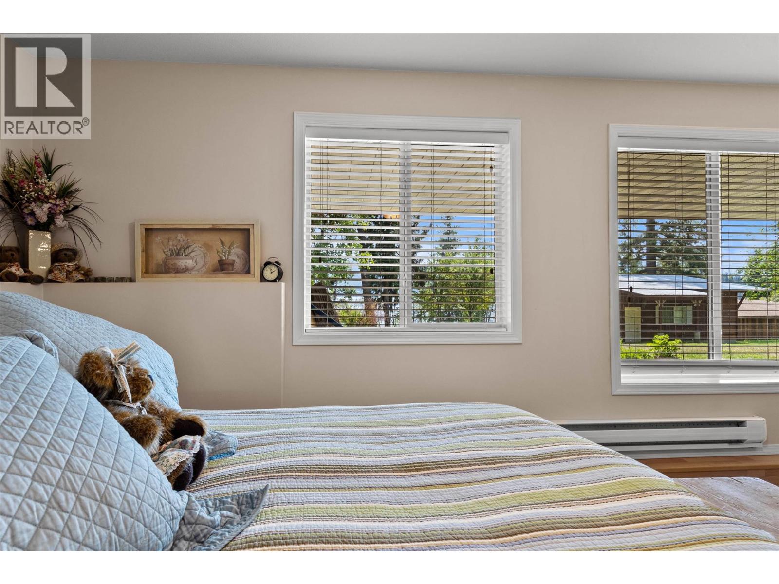 6297 Squilax-Anglemont Road - 23
