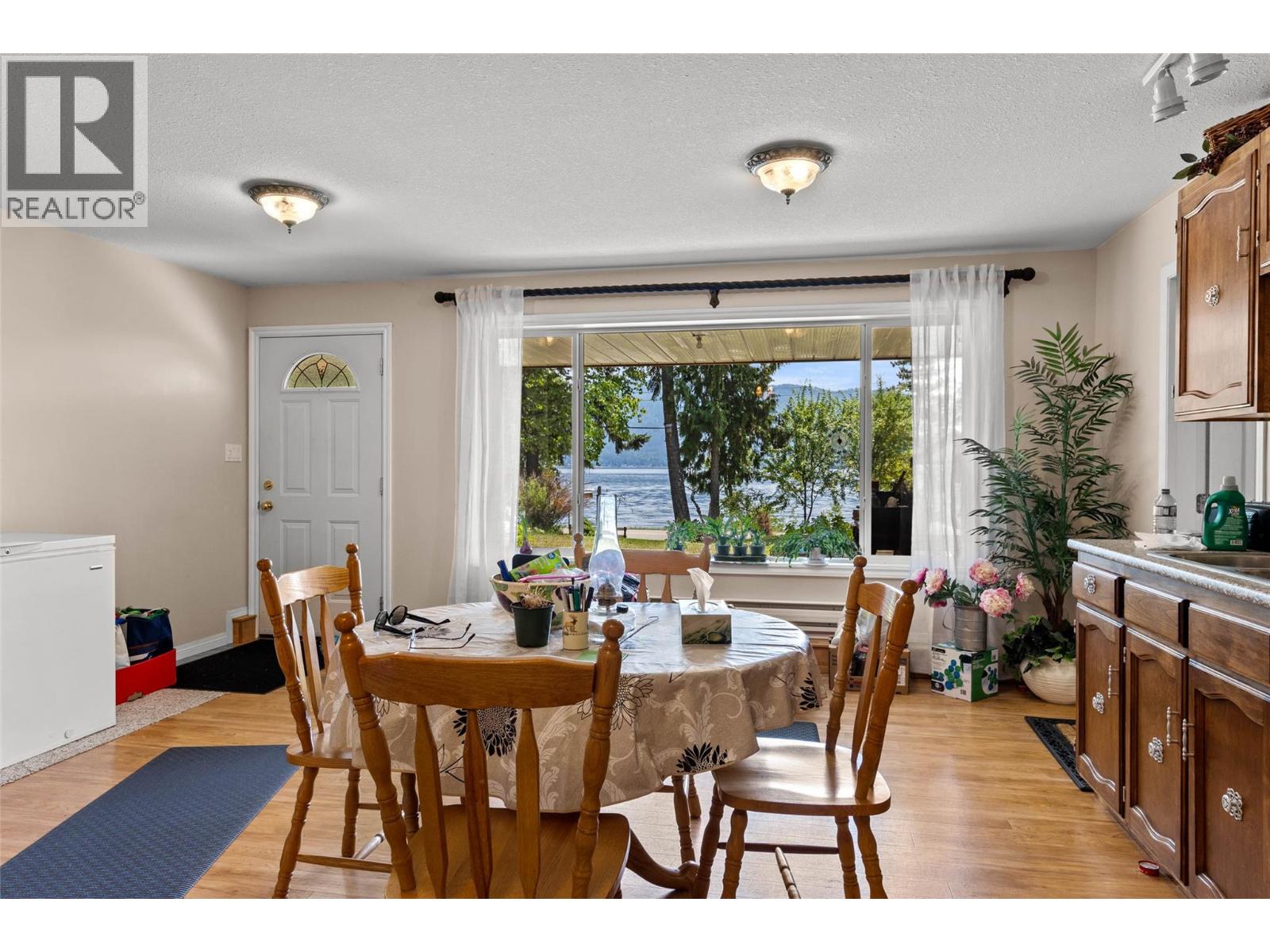 6297 Squilax-Anglemont Road - 17