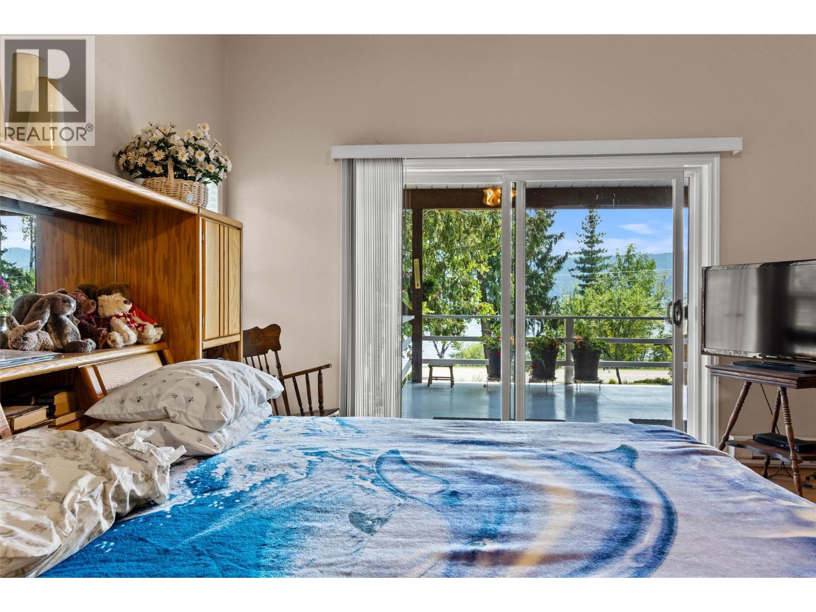 6297 Squilax-Anglemont Road - 14