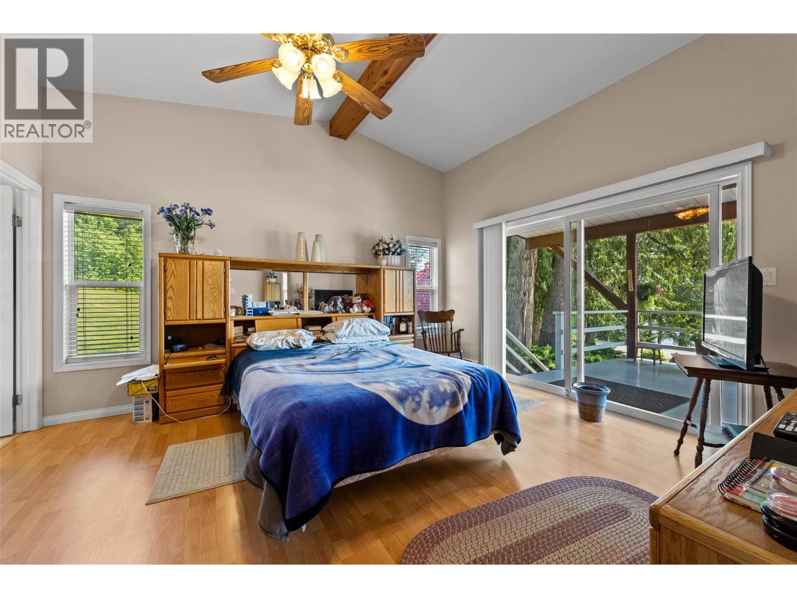 6297 Squilax-Anglemont Road - 13