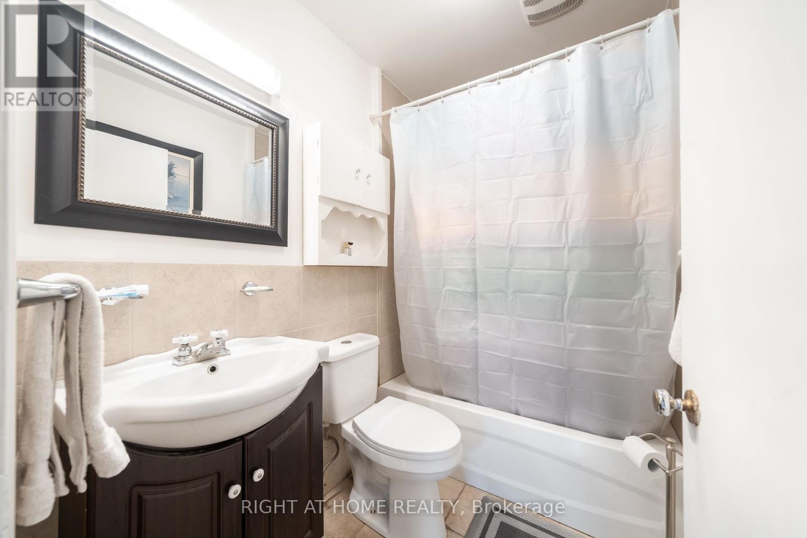 3392 CORONATION AVENUE - 19