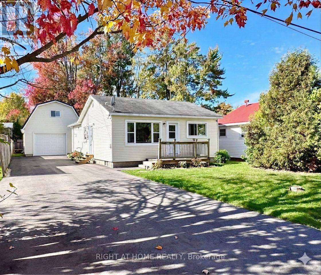 3392 CORONATION AVENUE - 43