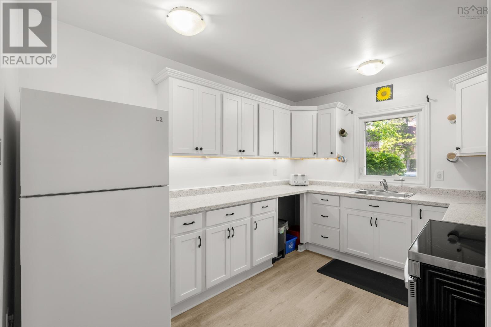 21 Covington Way, Halifax Way - 8