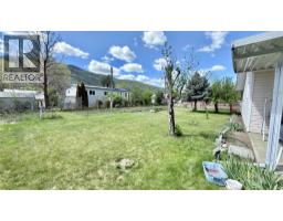 816 Division Street, Midway, BC V0H1M0 Photo 13
