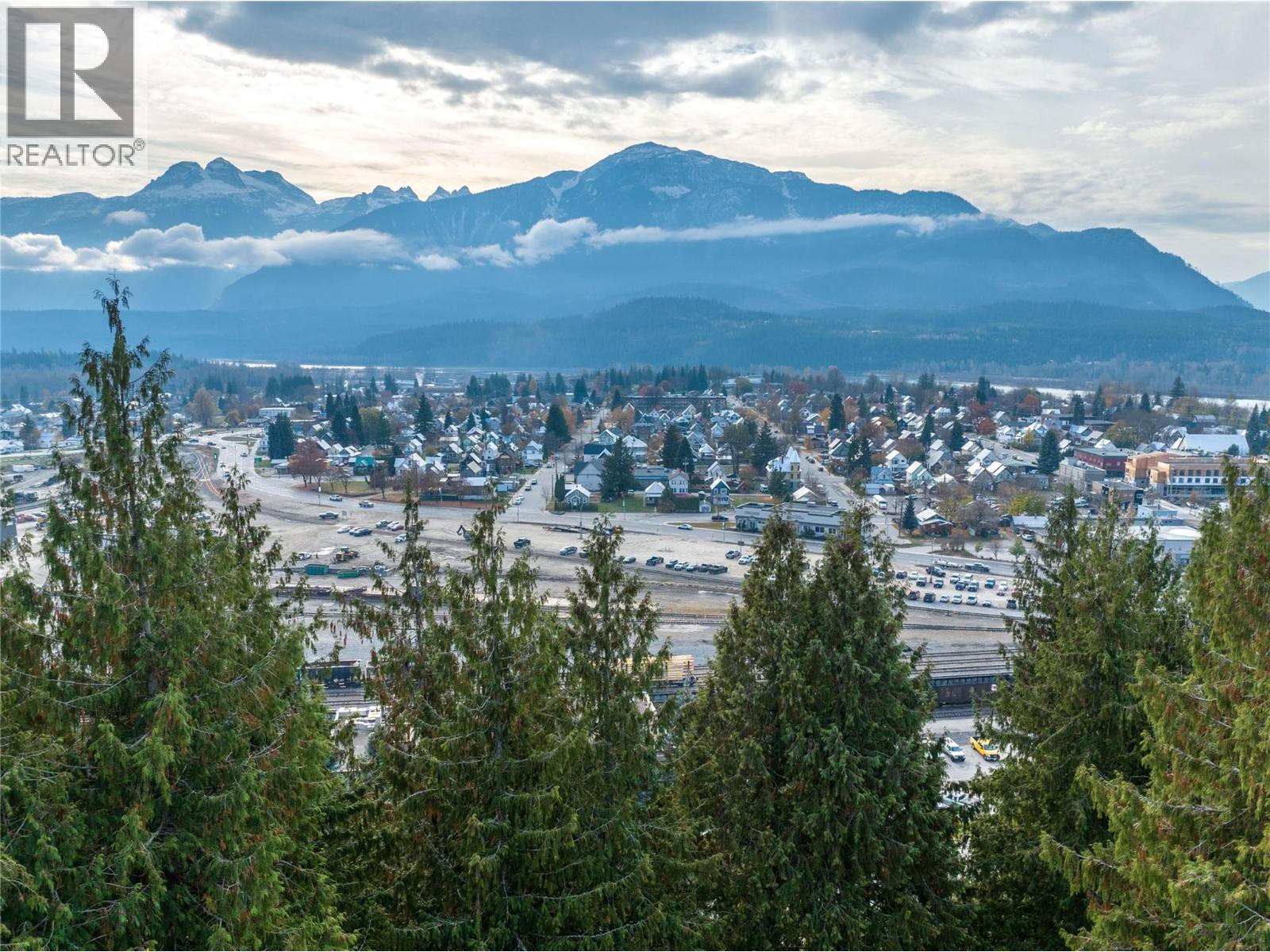  125 Maple Street, Revelstoke