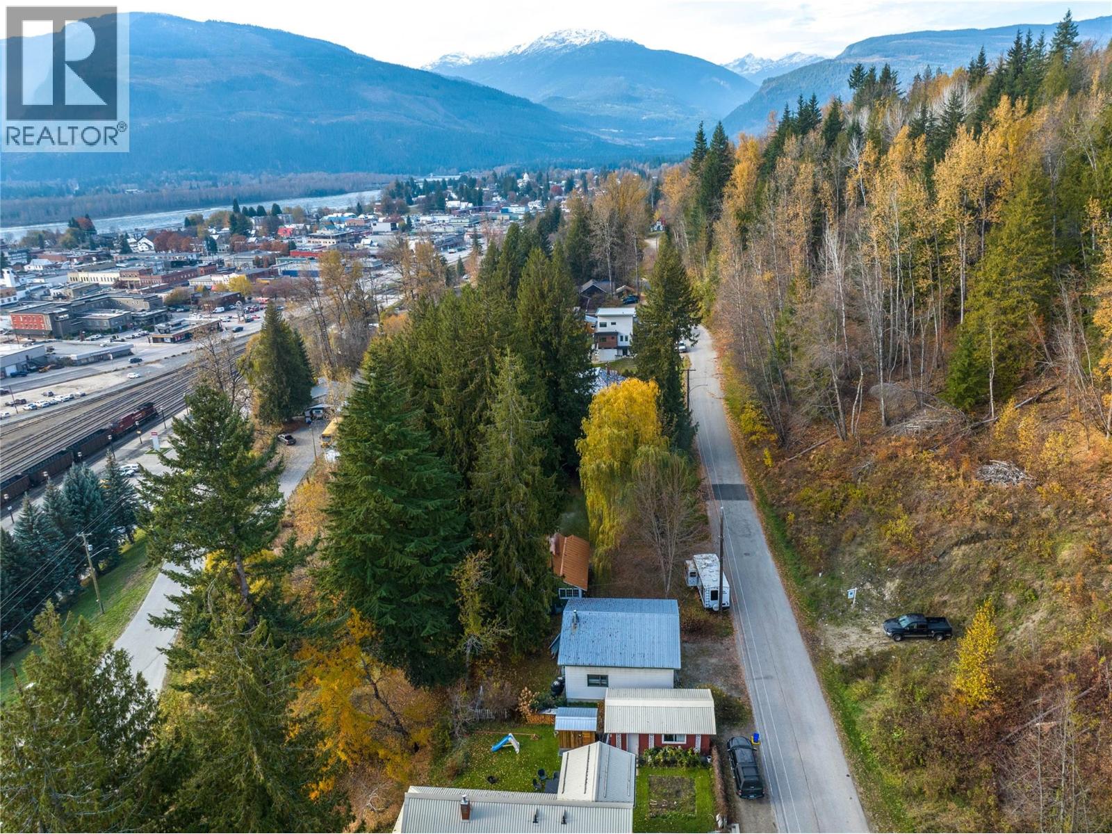  125 Maple Street, Revelstoke