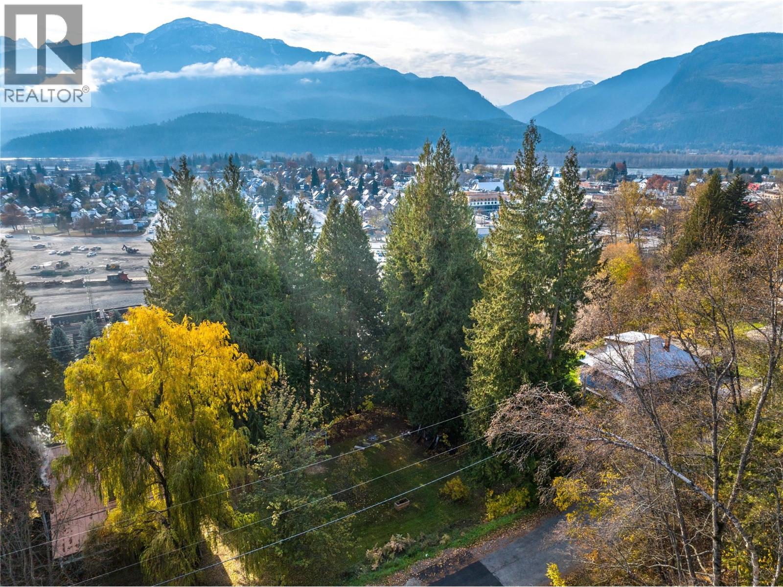  125 Maple Street, Revelstoke