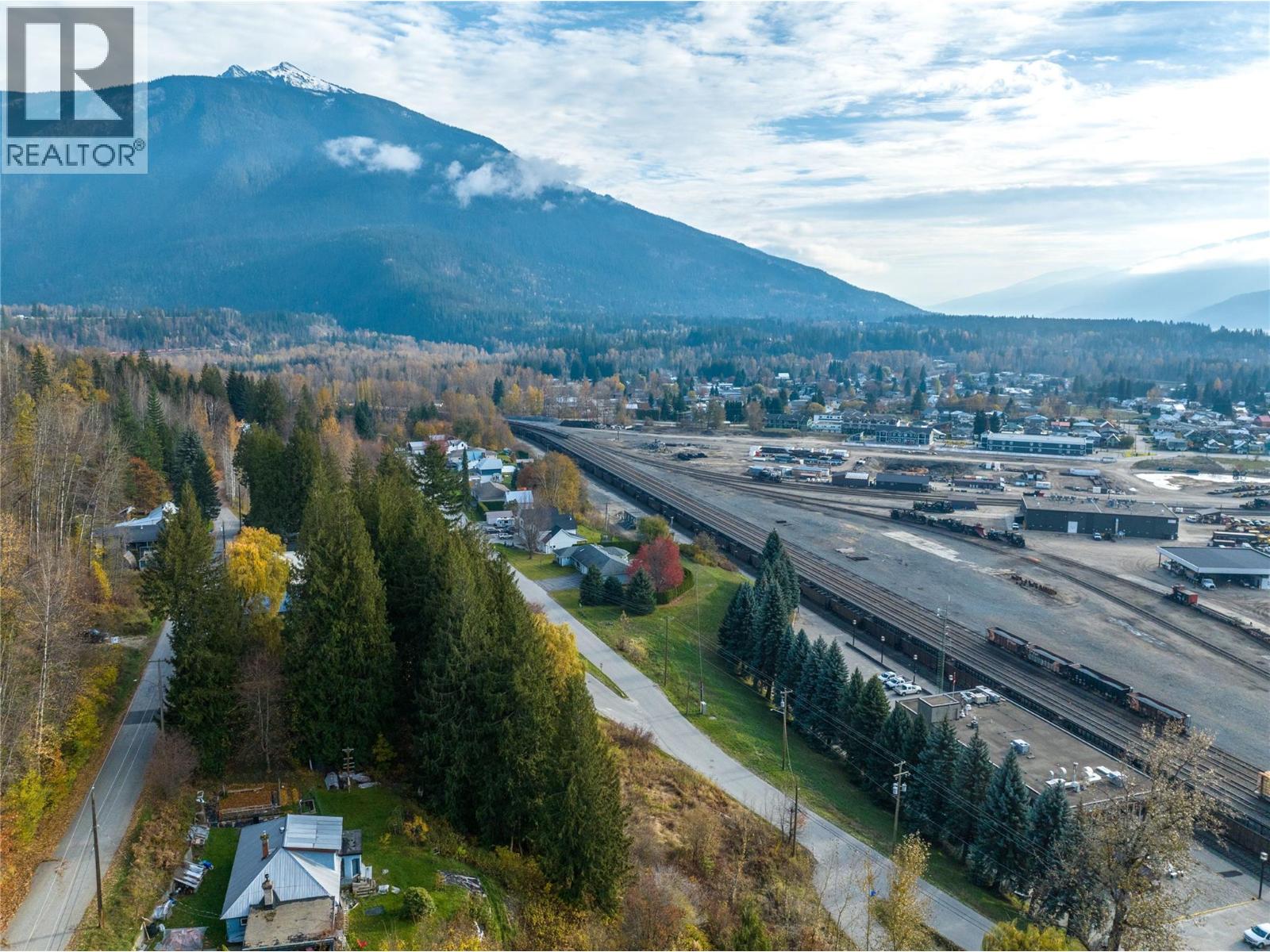  125 Maple Street, Revelstoke