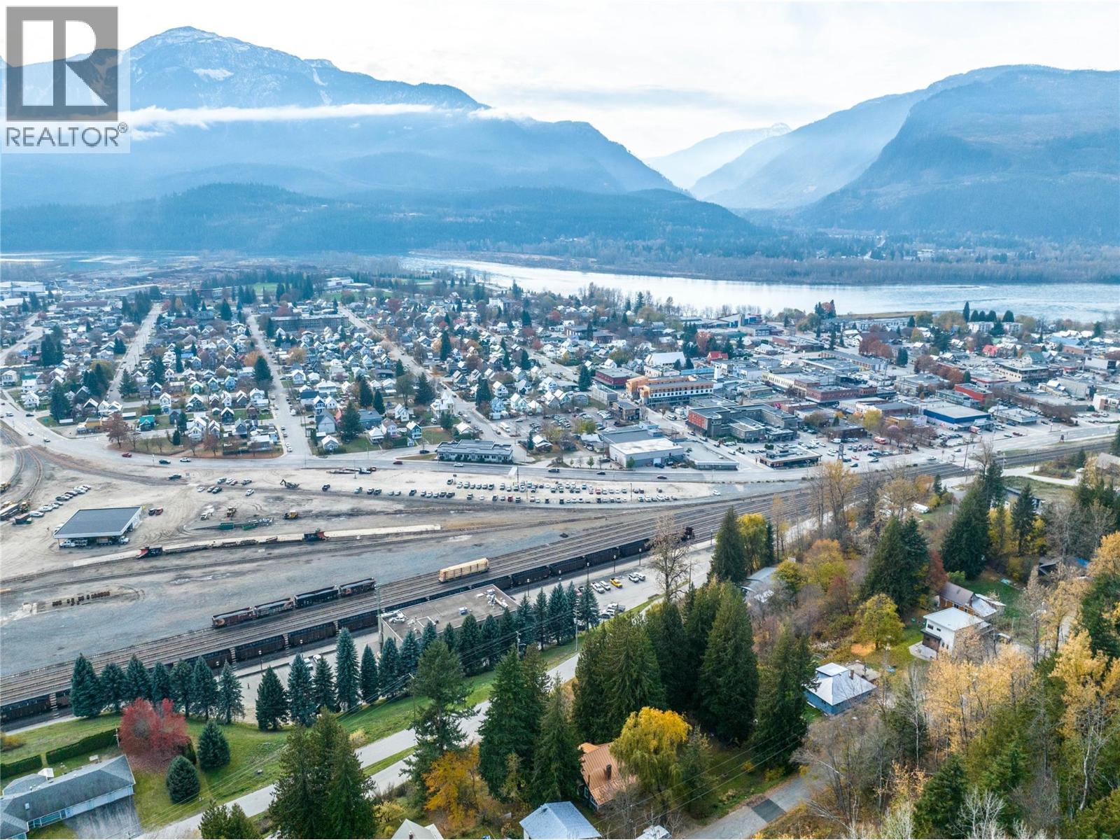  125 Maple Street, Revelstoke